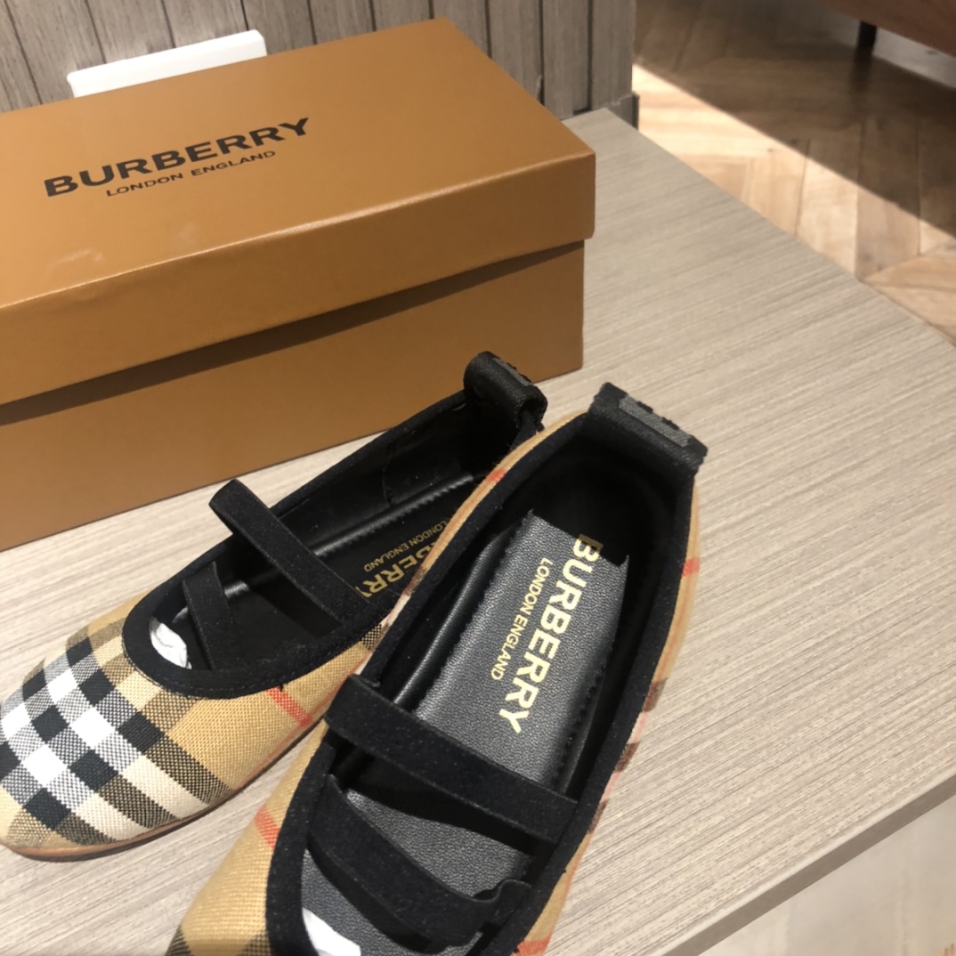 Children's shoes child